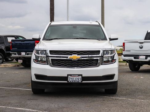 Used 2017 Chevrolet Suburban LS RWD image 2