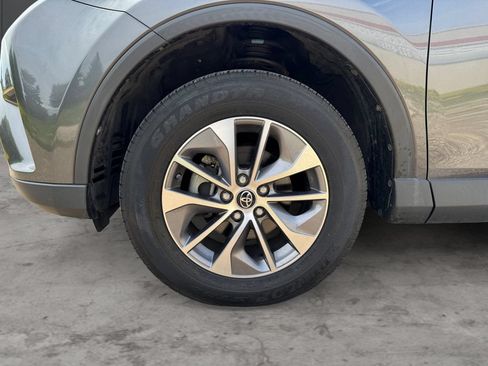 Certified 2018 Toyota RAV4 LE AWD/4WD image 9