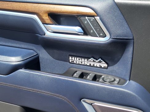 Used 2023 Chevrolet Silverado 1500 High Country w/ Technology Package AWD/4WD image 21