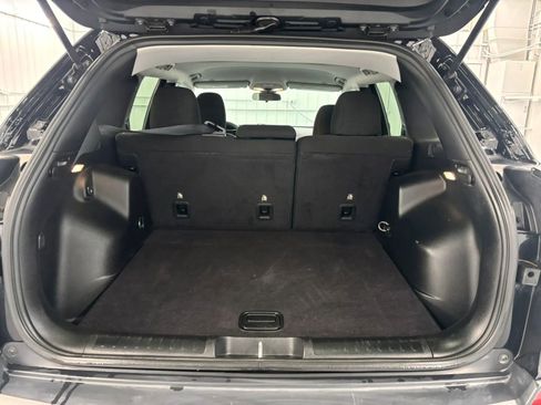 Used 2019 Jeep Cherokee Latitude w/ Popular Appearance Group FWD image 35