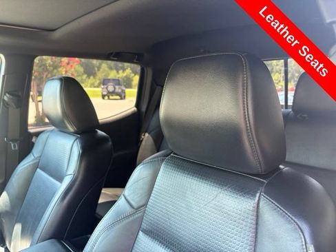 Used 2022 Toyota Tacoma TRD Sport w/ TRD Premium Sport Package AWD/4WD image 5