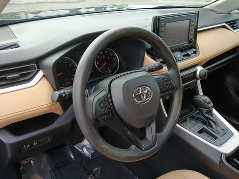 Used 2022 Toyota RAV4 LE image 11