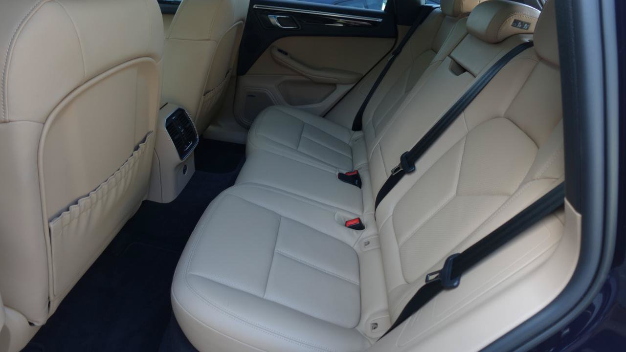 Used 2022 Porsche Macan w/ Premium Package AWD/4WD image 12