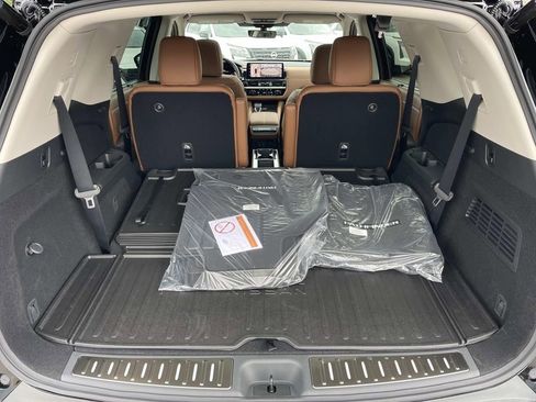 New 2026 Nissan Pathfinder Platinum w/ Lighting Package AWD/4WD image 12
