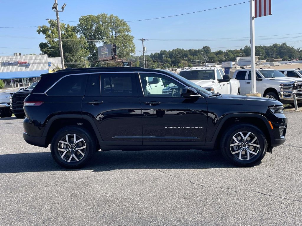 New 2027 Jeep Grand Cherokee 4WD image 9