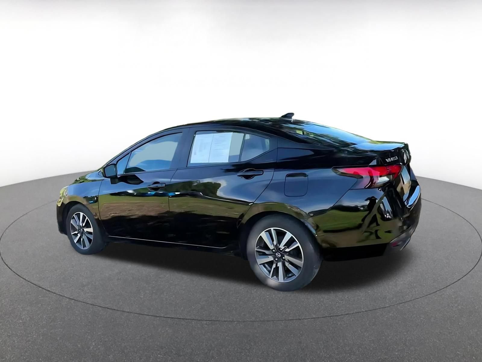 Used 2025 Nissan Versa SV FWD image 9