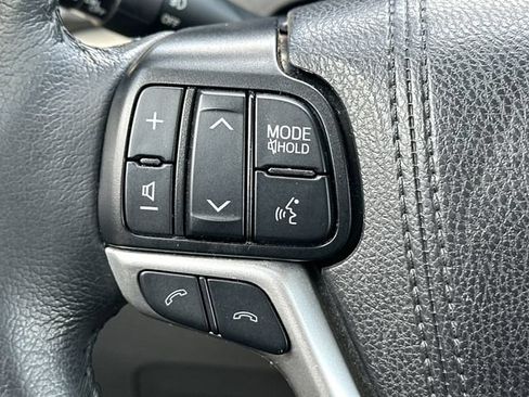 Used 2019 Toyota Sienna XLE w/ XLE Navigation Package FWD image 18