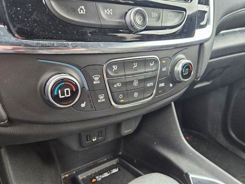 Used 2023 Chevrolet Traverse LT FWD image 13