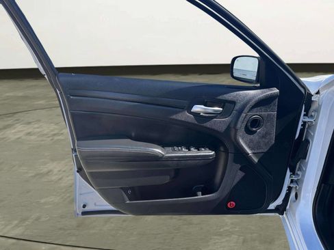 Used 2014 Chrysler 300 S image 10