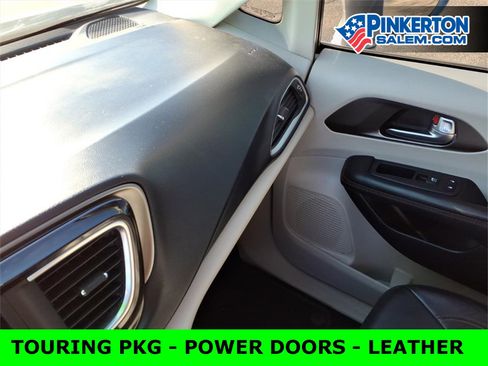 Used 2020 Chrysler Pacifica Touring-L image 29