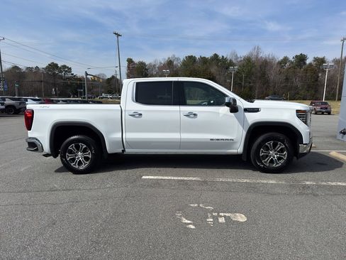 Used 2025 GMC Sierra 1500 SLT image 3