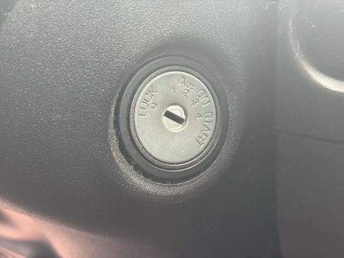 Used 2014 Nissan Juke S image 17