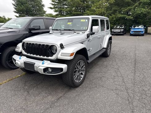 Used 2024 Jeep Wrangler High Altitude AWD/4WD image 9