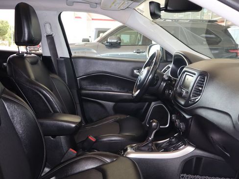 Used 2018 Jeep Compass Latitude AWD/4WD image 43