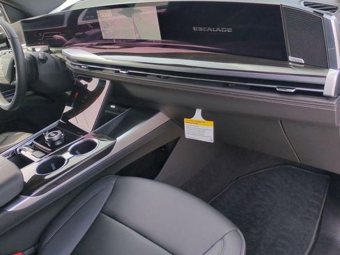 Certified 2025 Cadillac Escalade ESV Luxury RWD image 18