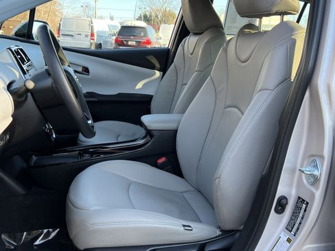 Used 2022 Toyota Prius Prime LE image 11