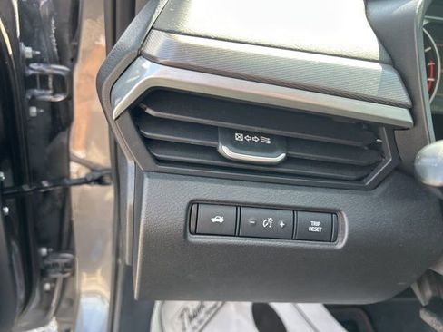 Used 2024 Nissan Altima 2.5 SR image 17