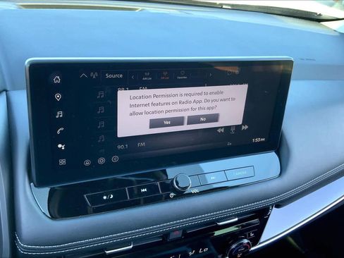 Used 2025 Nissan Rogue SL image 33