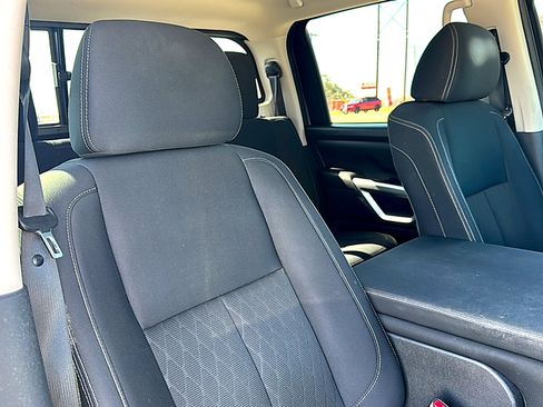 Used 2019 Nissan Titan SV image 24