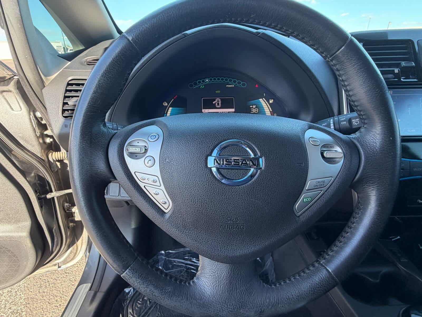Used 2015 Nissan Leaf SL FWD image 19
