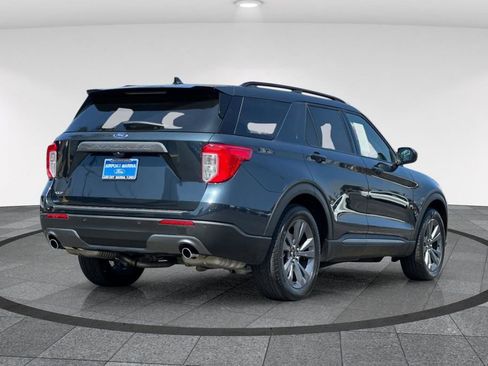 Used 2023 Ford Explorer XLT w/ Equipment Group 202A RWD image 5