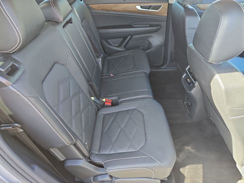 Used 2025 Volkswagen Atlas SE image 28