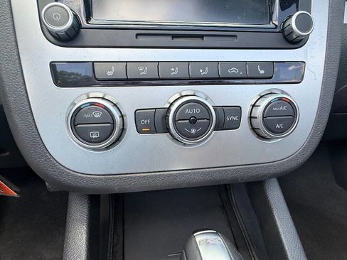 Used 2013 Volkswagen Eos Komfort FWD image 58