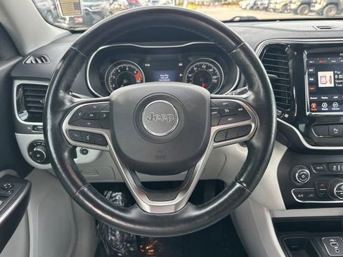 Used 2020 Jeep Cherokee Limited image 16