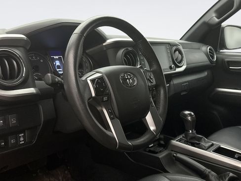 Used 2021 Toyota Tacoma Limited w/ Nightshade Package AWD/4WD image 7