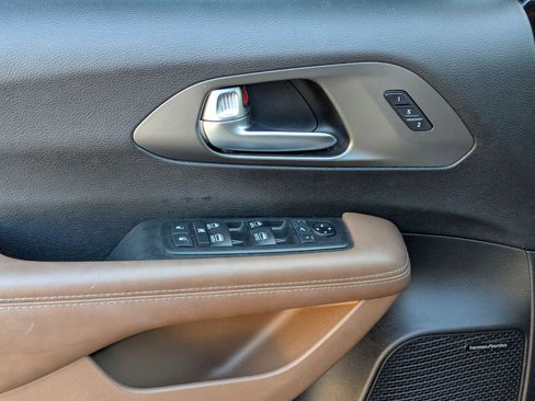 Used 2019 Chrysler Pacifica Limited image 12