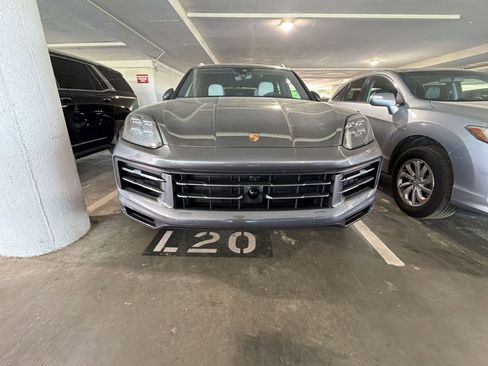 Certified 2025 Porsche Cayenne S AWD/4WD image 3