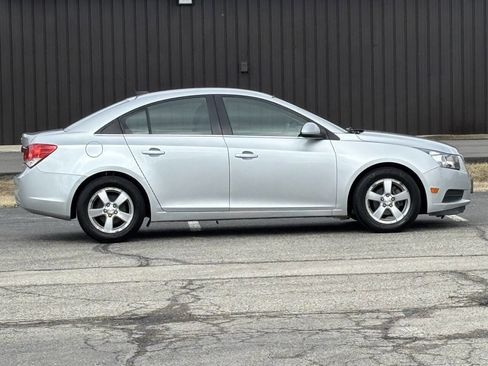 Used 2014 Chevrolet Cruze LT image 2