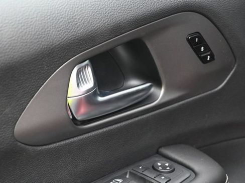 New 2027 Chrysler Pacifica Select AWD/4WD image 12