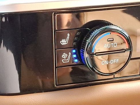 Used 2022 Nissan Pathfinder Platinum w/ Cargo Package image 25