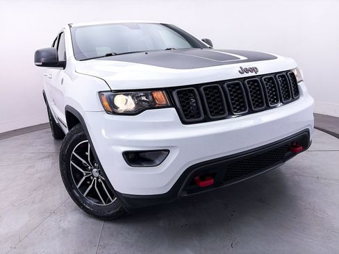 Used 2018 Jeep Grand Cherokee Trailhawk AWD/4WD image 3