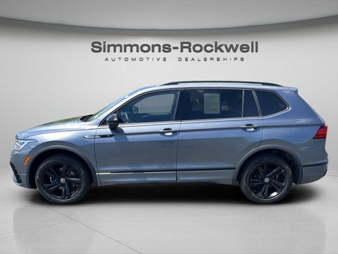 Used 2023 Volkswagen Tiguan SE R-Line AWD/4WD image 2
