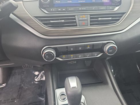 Used 2025 Nissan Altima 2.5 SV FWD image 17