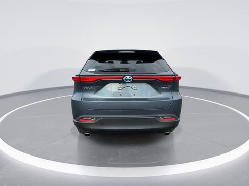 Used 2022 Toyota Venza LE image 7