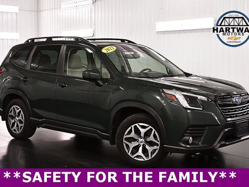Used 2023 Subaru Forester Premium image 1