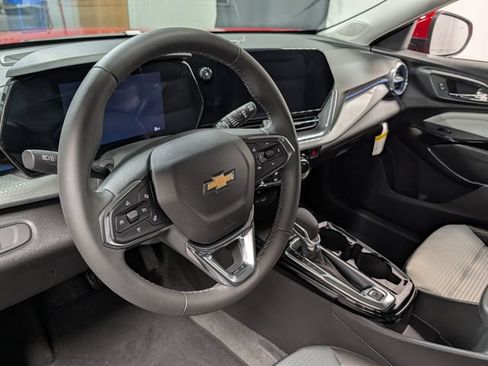 New 2026 Chevrolet Trax LT w/ Driver Confidence Package FWD image 17