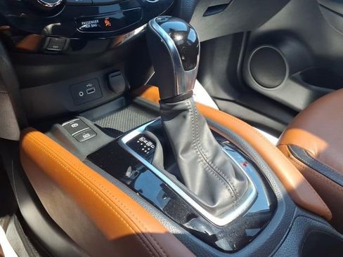 Used 2019 Nissan Rogue SL w/ Premium Package AWD/4WD image 16