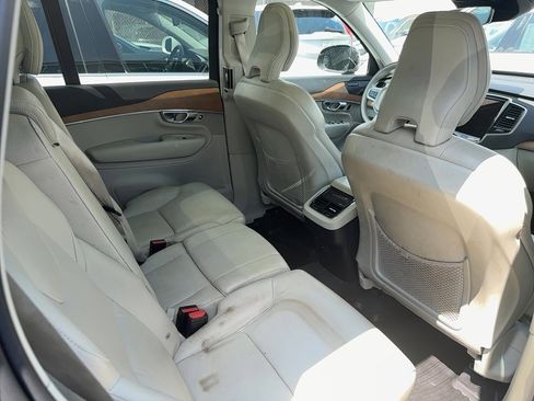 Certified 2022 Volvo XC90 T6 Momentum w/ Advanced Package image 14