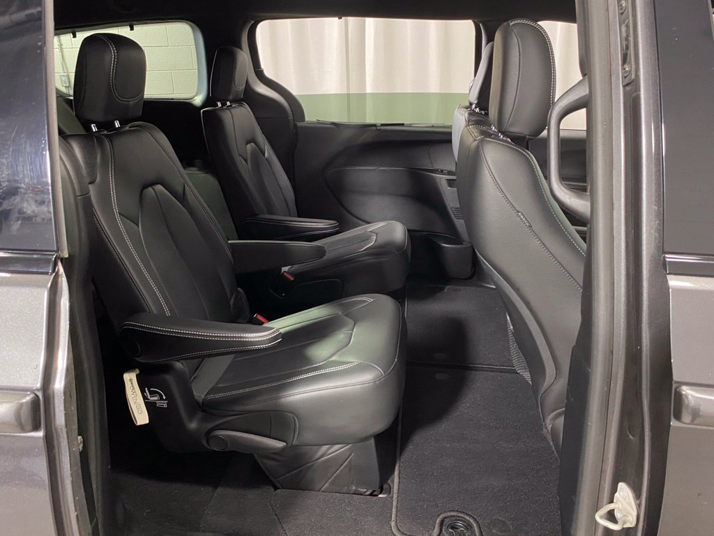Used 2020 Chrysler Pacifica Touring-L AWD/4WD image 29