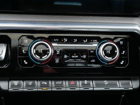 Used 2024 GMC Sierra 2500 Denali w/ Denali Reserve Package image 23