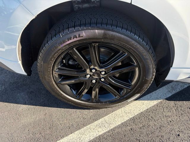 Certified 2022 Ford Edge ST-Line w/ Class II Trailer Tow Package AWD/4WD image 10