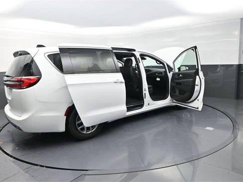 New 2026 Chrysler Pacifica Select image 31