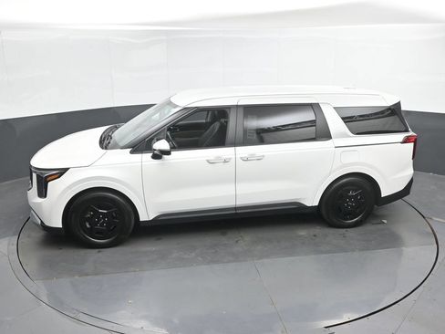 Used 2025 Kia Carnival FWD image 38