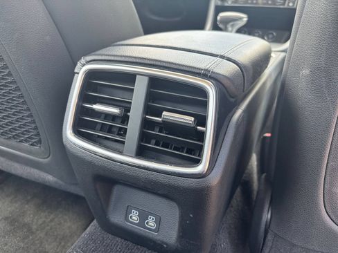 Used 2025 Genesis G70 2.5T AWD/4WD image 22