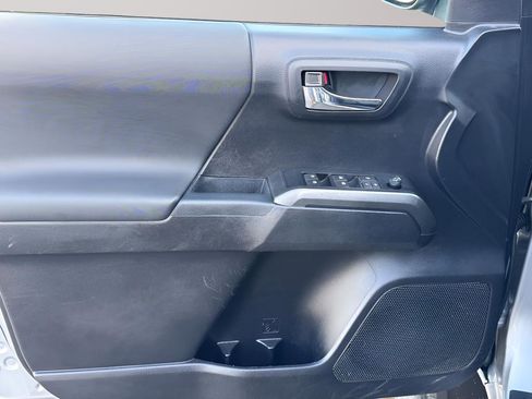 Used 2020 Toyota Tacoma TRD Sport w/ Blackout Package image 27