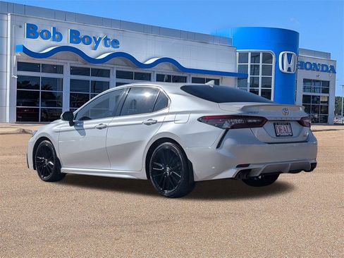 Used 2023 Toyota Camry XSE image 3